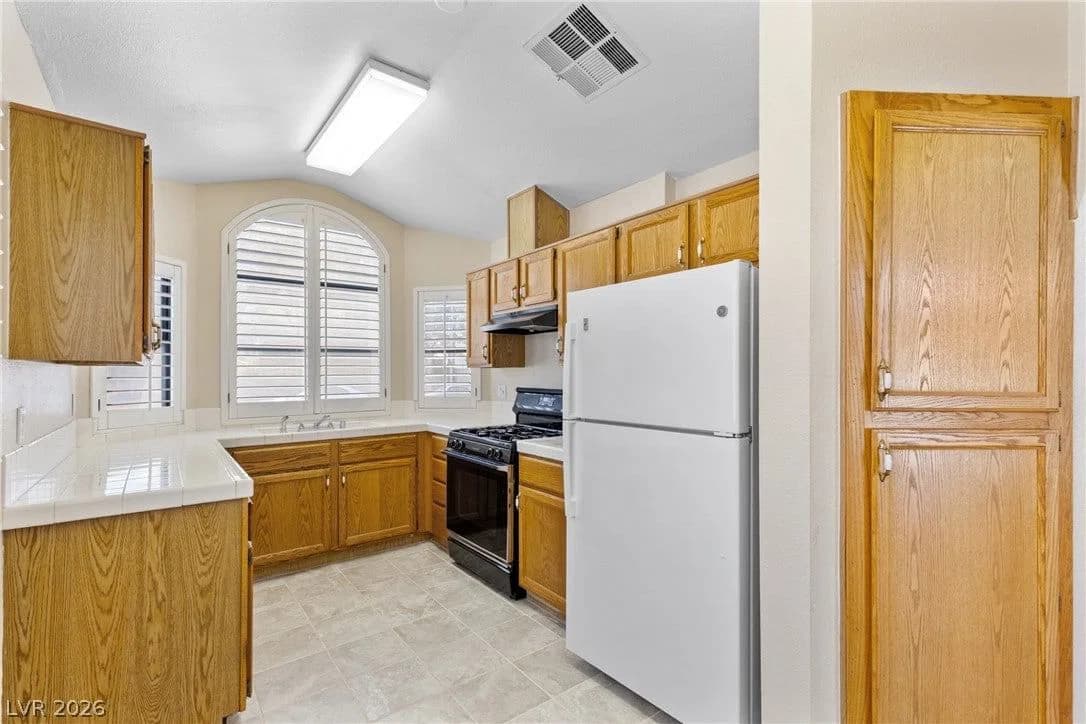 2712 Strathmoor Drive photo 5