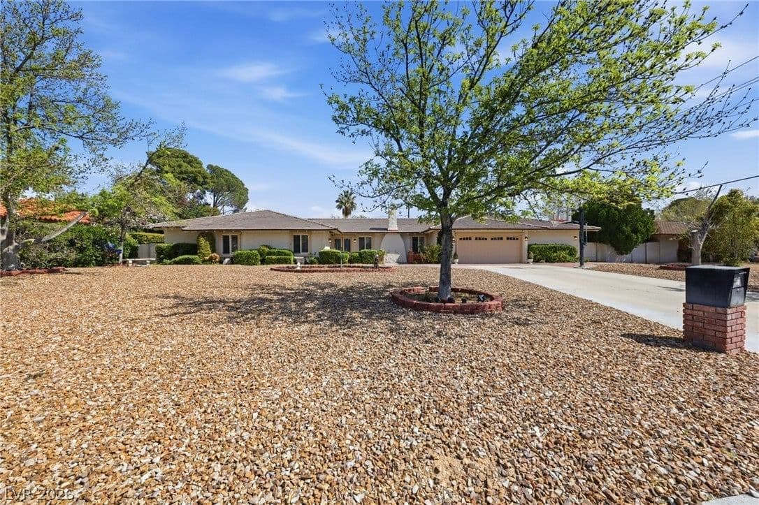 221 Rosemary Lane photo 4