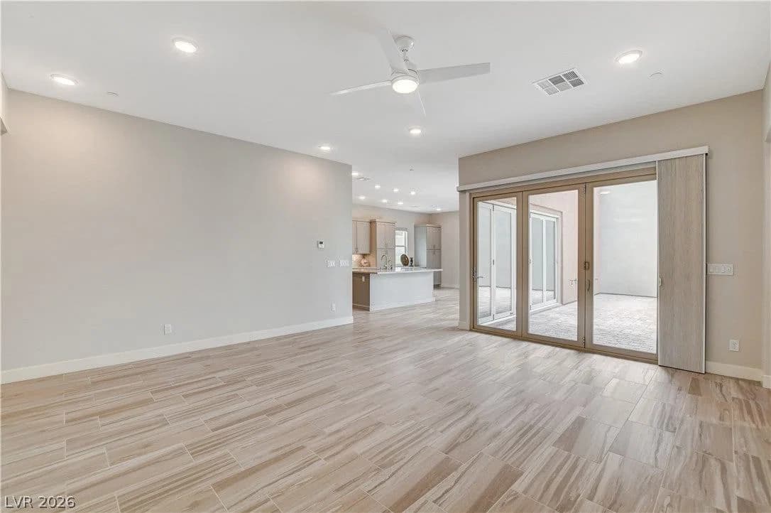 10885 Crimson Cliffs Avenue photo 4