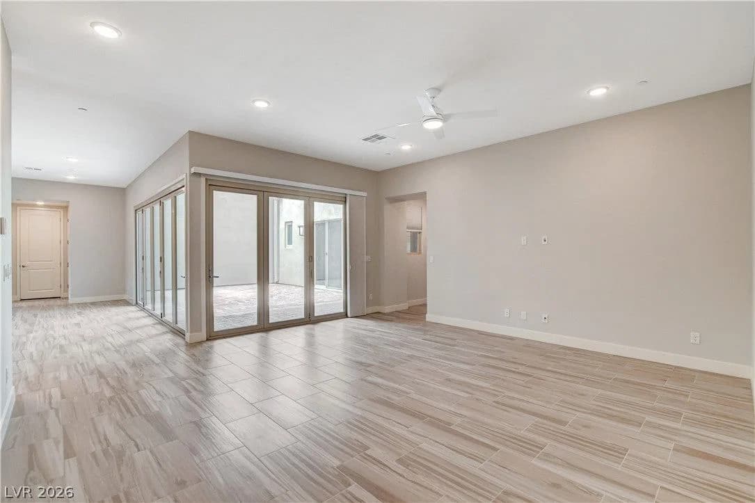 10885 Crimson Cliffs Avenue photo 5