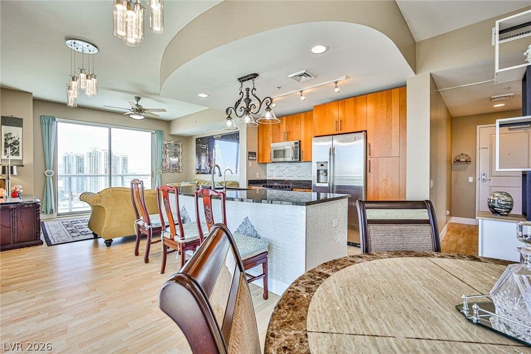 200 Sahara Avenue photo 5
