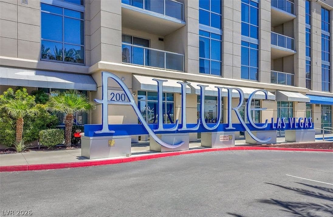 200 Sahara Avenue