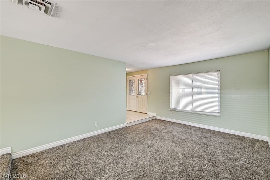 899 Monika Way photo 4