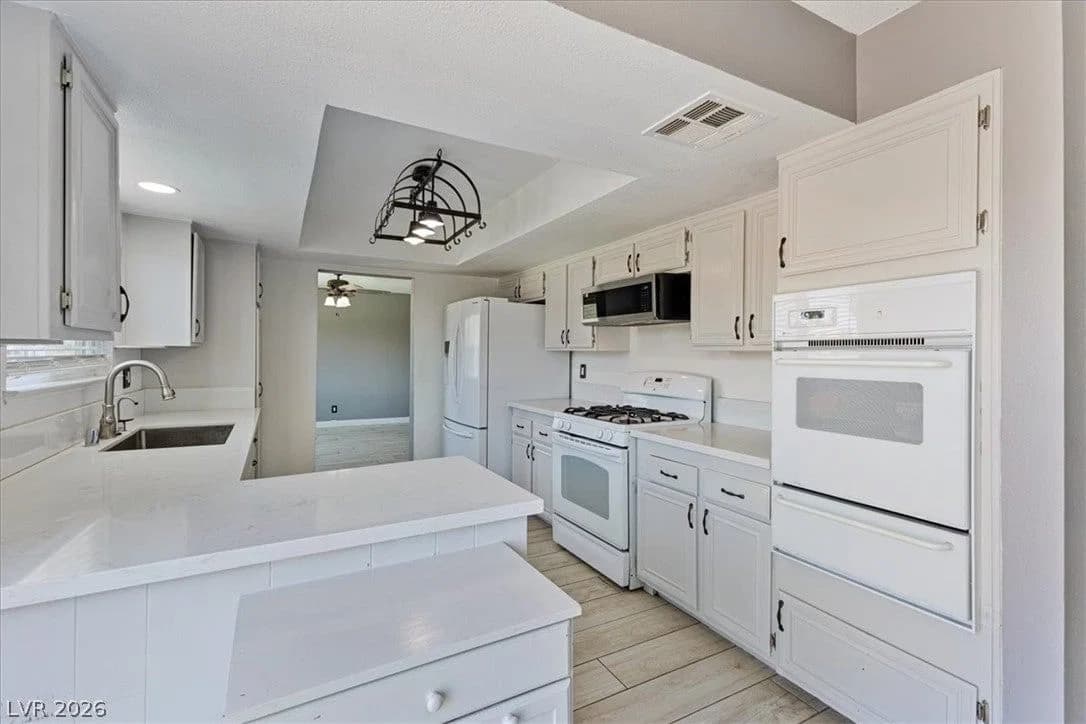 580 Chelsea Drive photo 5