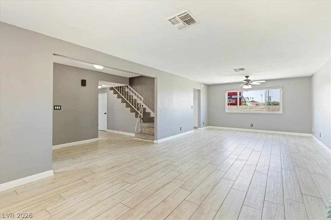 580 Chelsea Drive photo 3