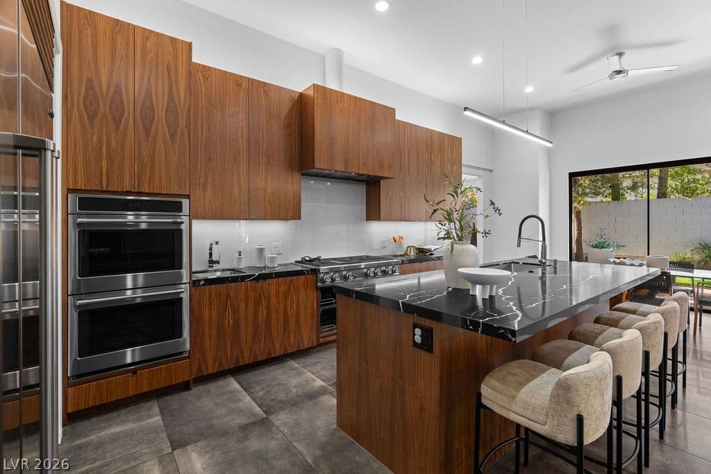 628 Edgebrook Drive photo 4