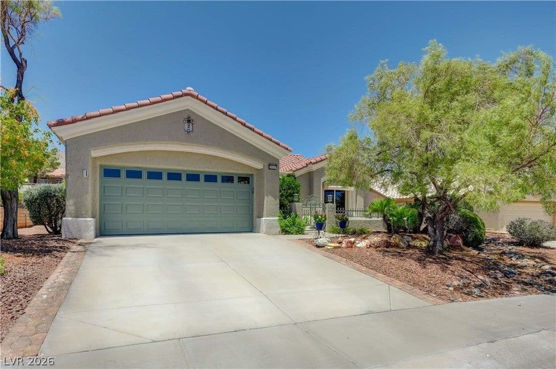 2533 Banora Point Drive photo 2