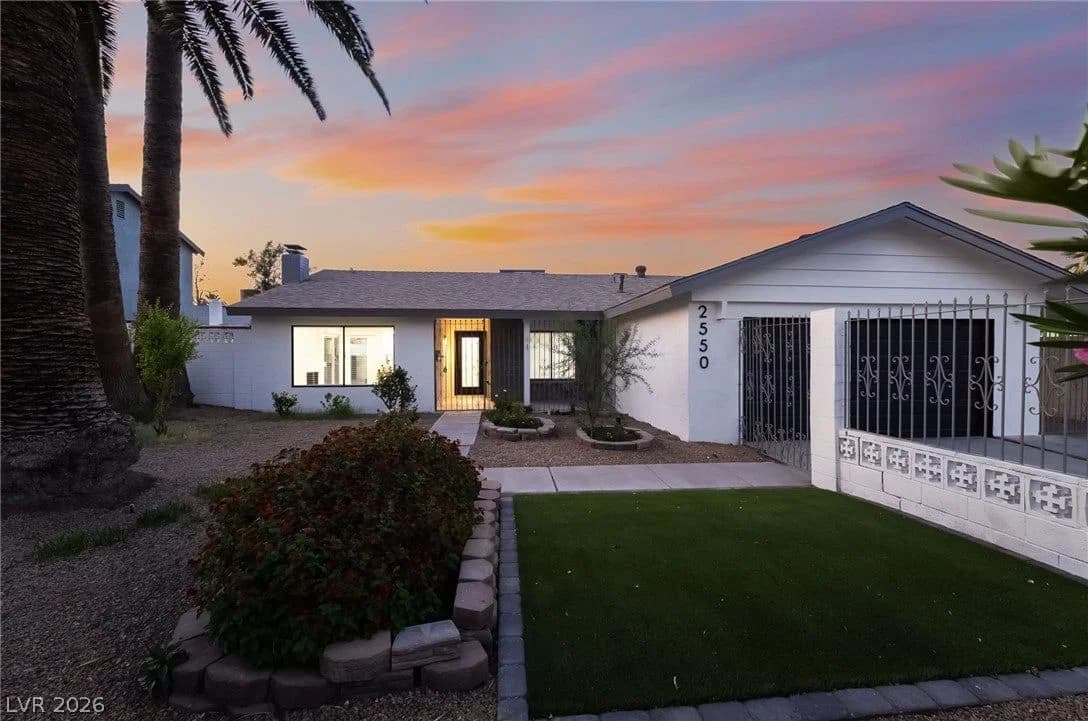 2550 Vegas Valley Drive photo 2
