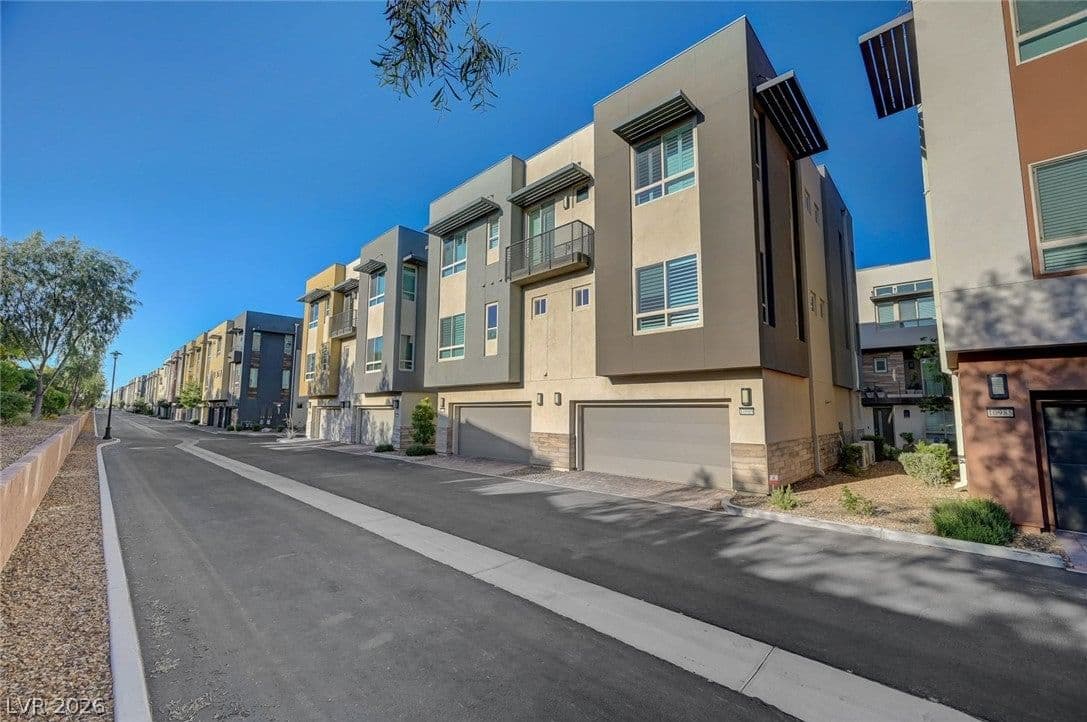 10989 Limeslice Avenue photo 3