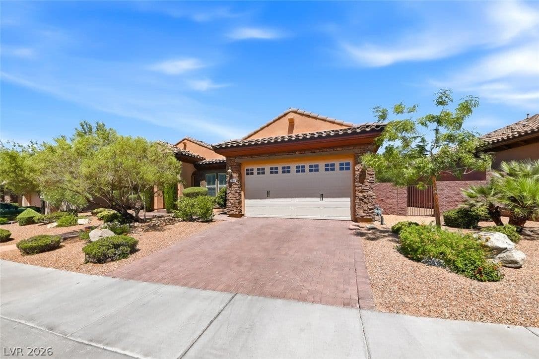 2908 Grande Arch Street photo 3