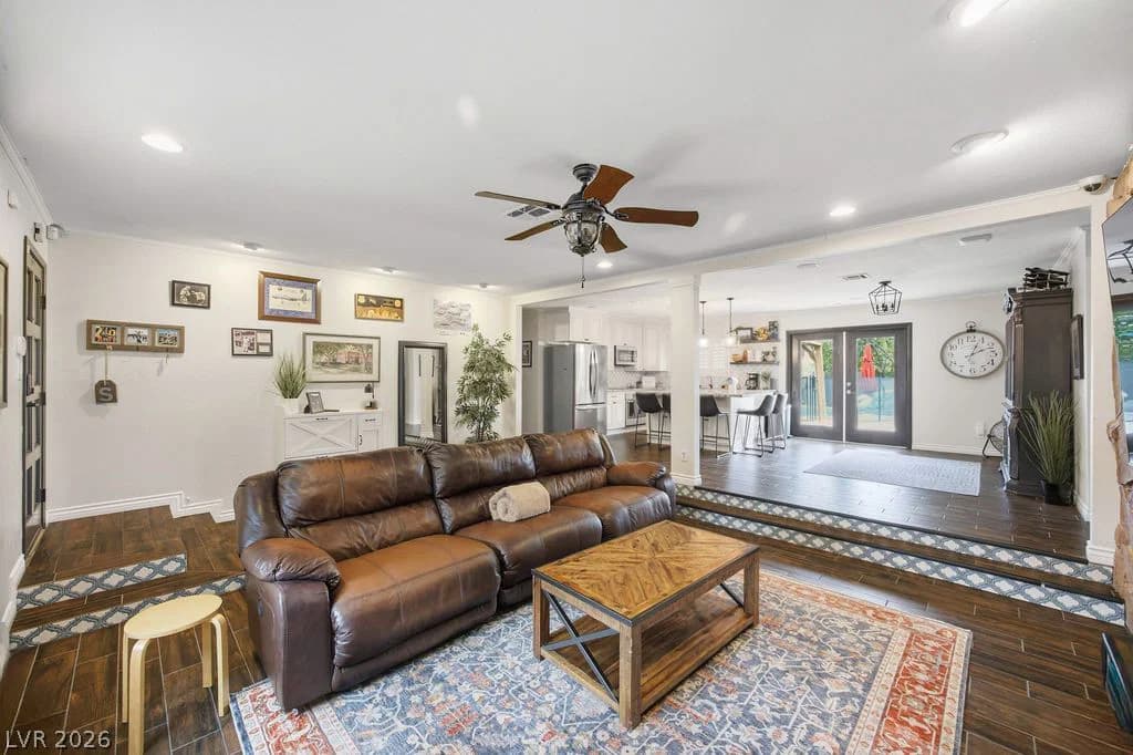 8715 Hammer Lane photo 4