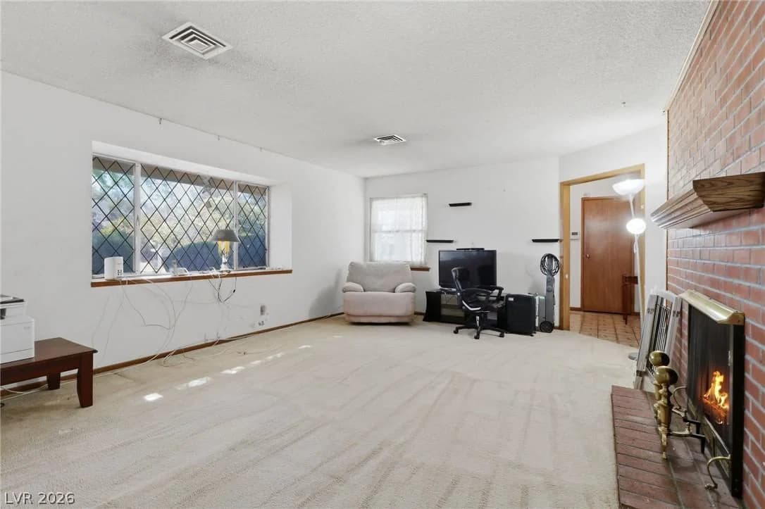 1209 Oak Tree Lane photo 5