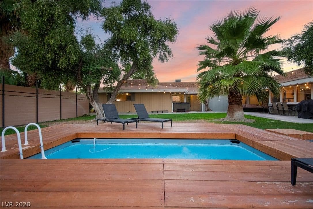 5710 Madre Mesa Drive photo 2