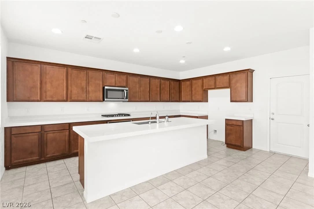 528 Sunny Pointe Street photo 3