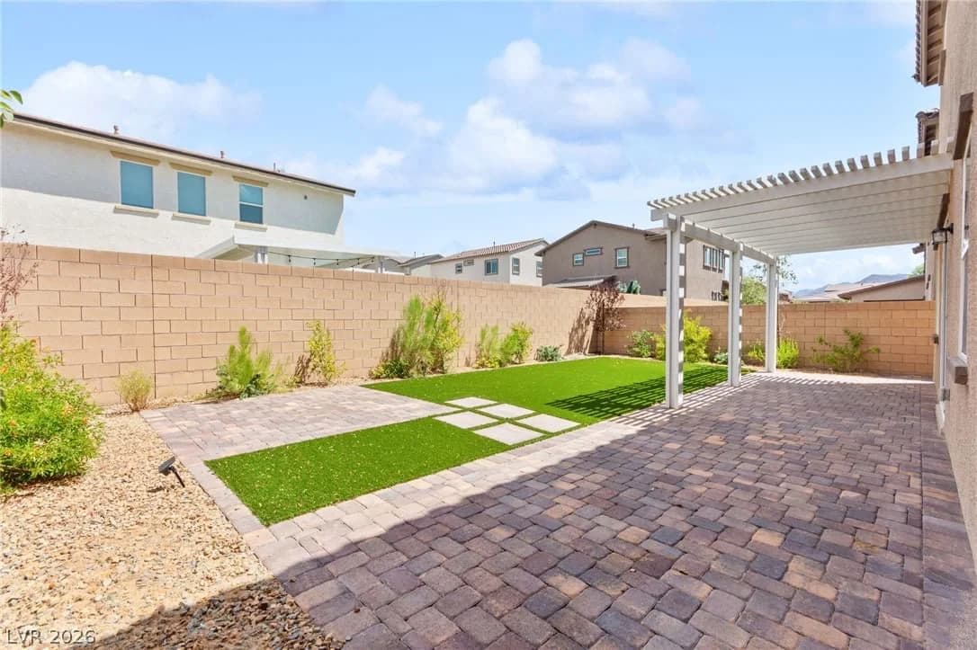 528 Sunny Pointe Street photo 5