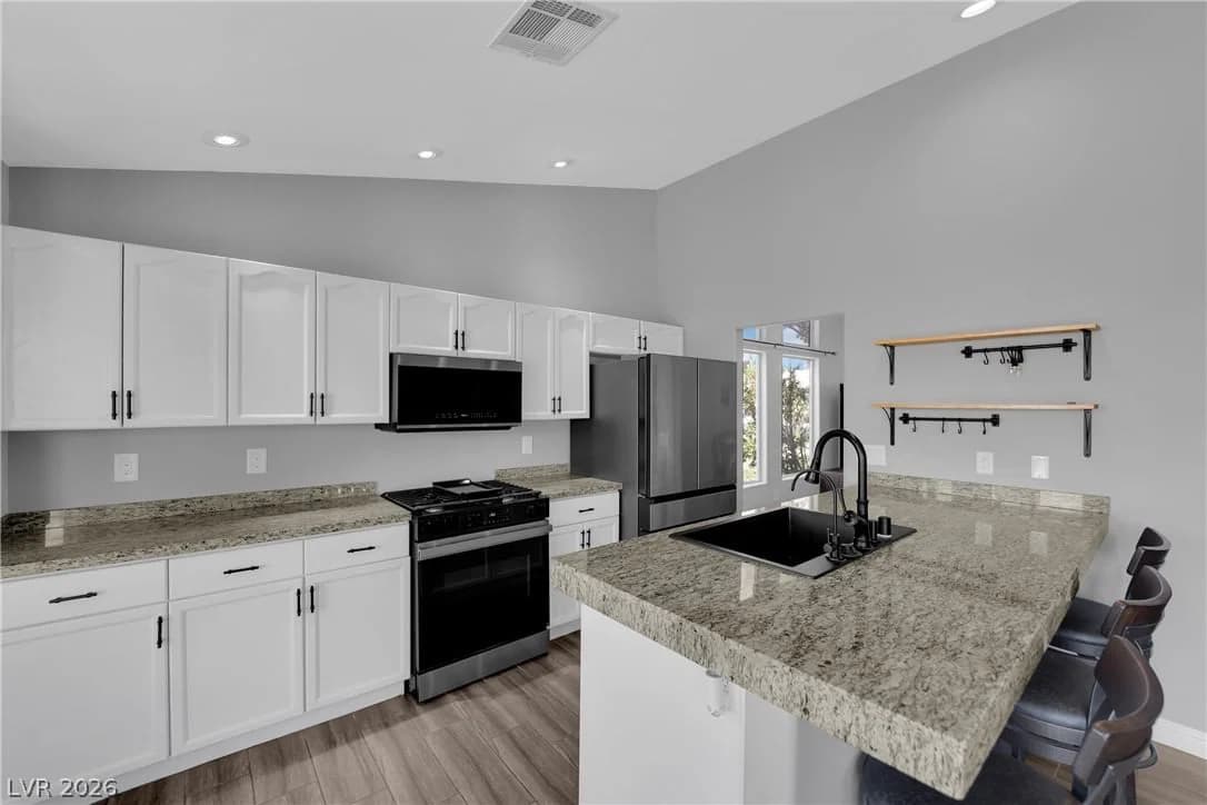 7729 White Grass Avenue photo 3