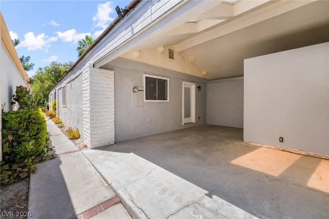 2989 Bel Air Drive photo 2