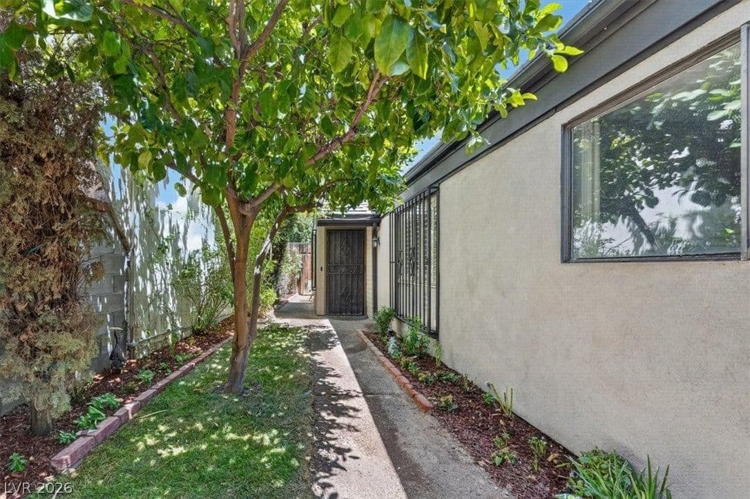 3137 Bel Air Drive photo 3