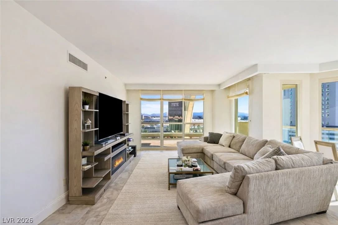 2857 Paradise Road photo 4