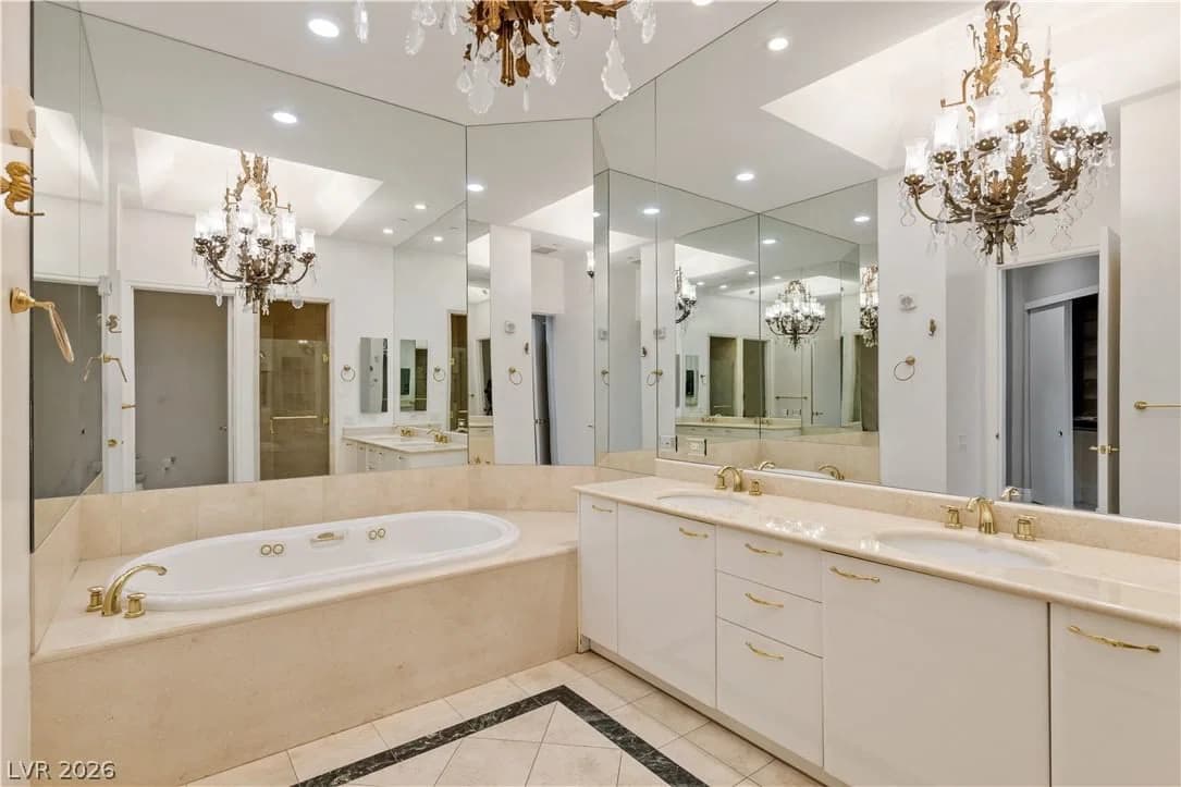 2747 Paradise Road photo 5