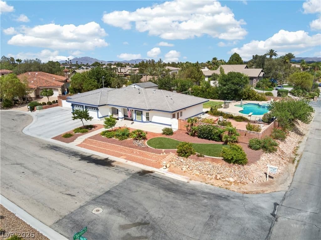 348 Torino Avenue photo 4