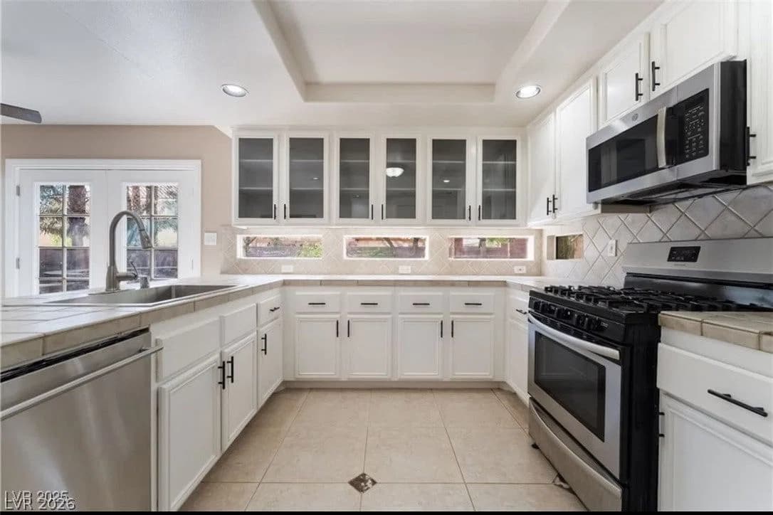 6657 Shadow Cove Avenue photo 4