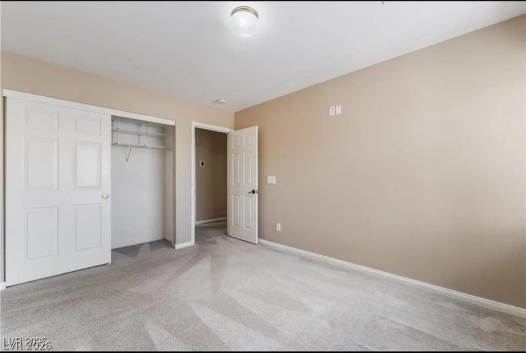 6657 Shadow Cove Avenue photo 2