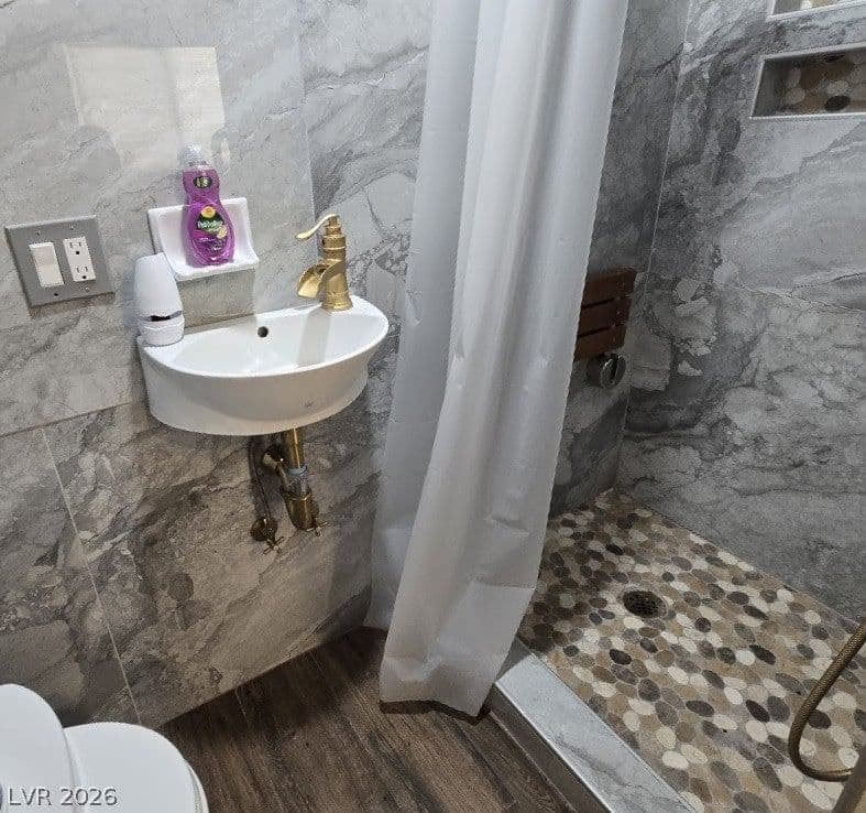5785 Russell Road photo 5