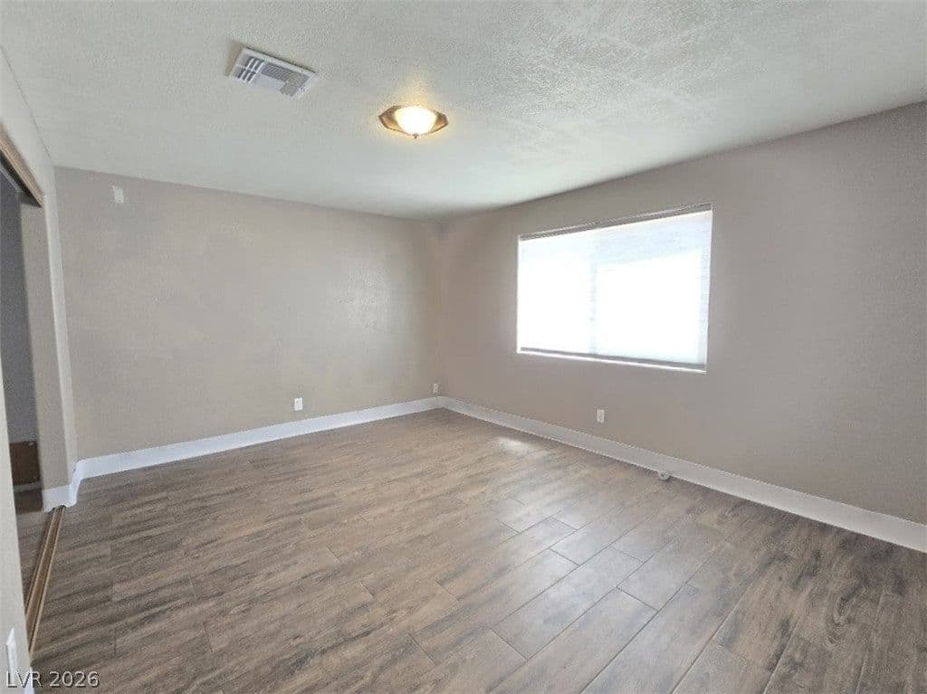 5785 Russell Road photo 4