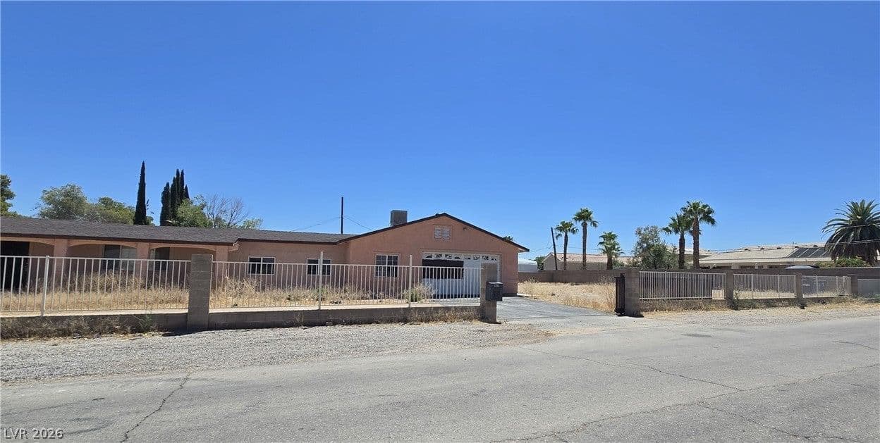 5785 Russell Road photo 2