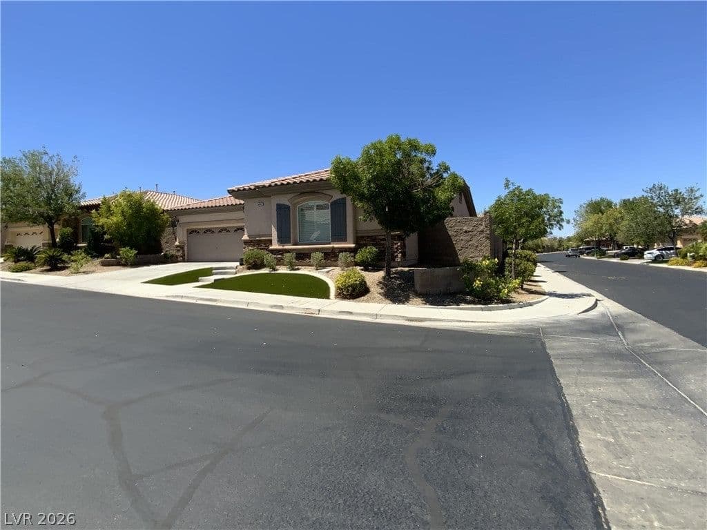 5492 Villa Paola Court photo 3