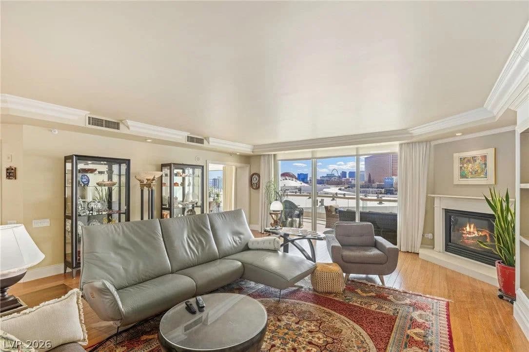 2877 Paradise Road photo 2