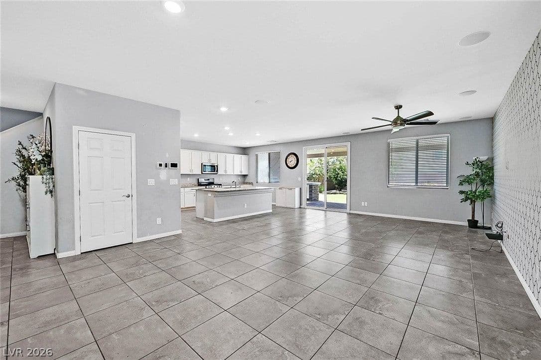4519 Solitude Falls Avenue photo 4
