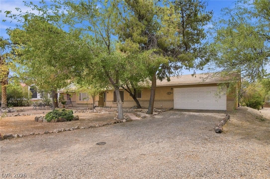 1561 Equestrian Drive photo 4