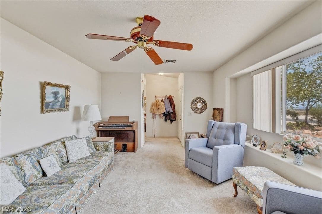 1561 Equestrian Drive photo 5