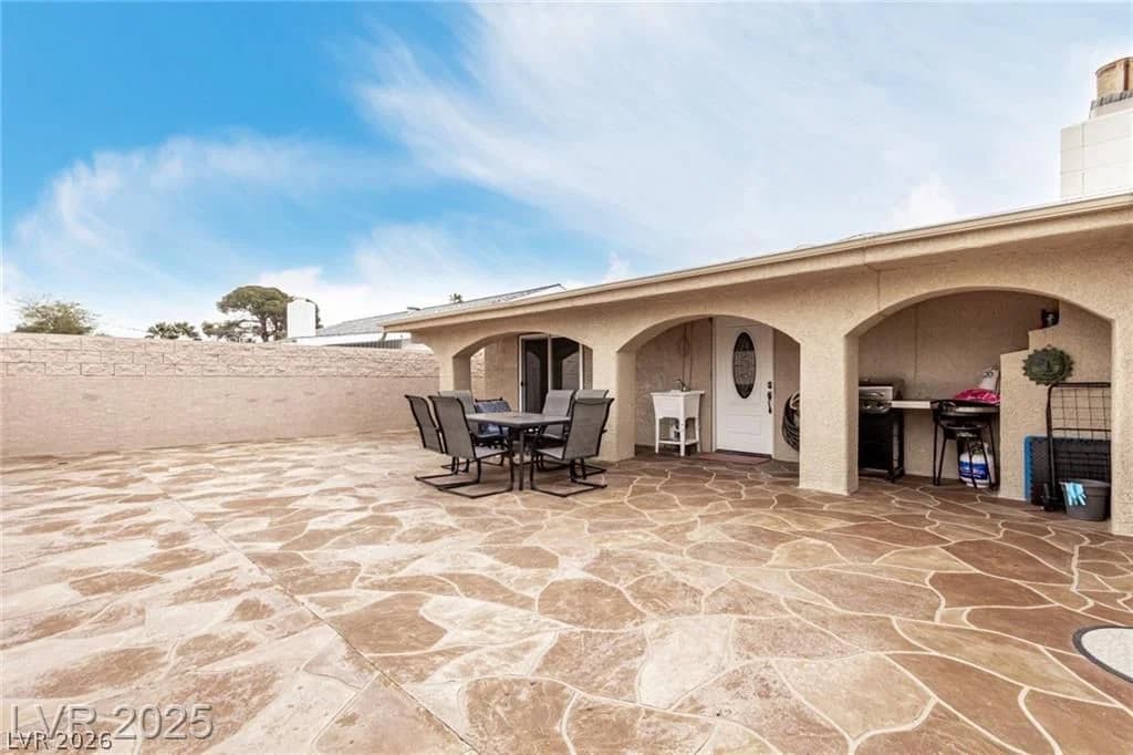1924 1924 S 6th ST Street photo 4