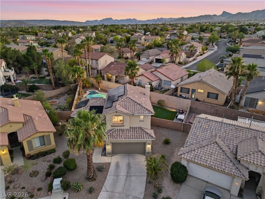 1701 Drifters Peak Street photo 2