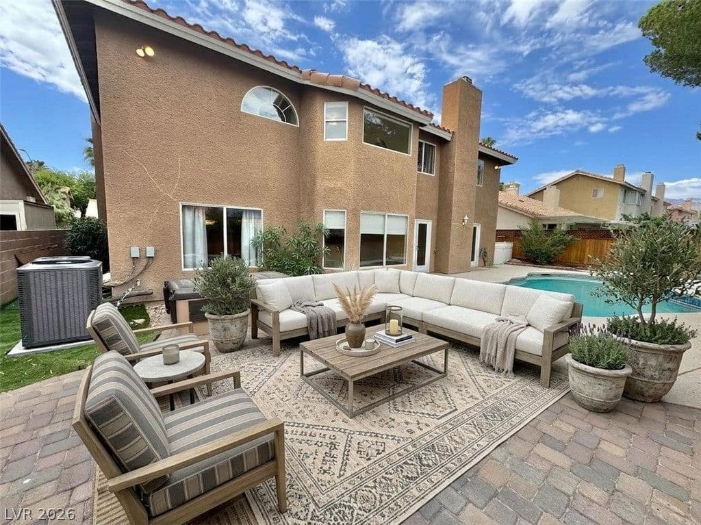 8240 Tivoli Cove Drive photo 4
