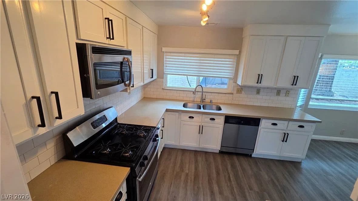 2366 Belvedere Drive photo 5