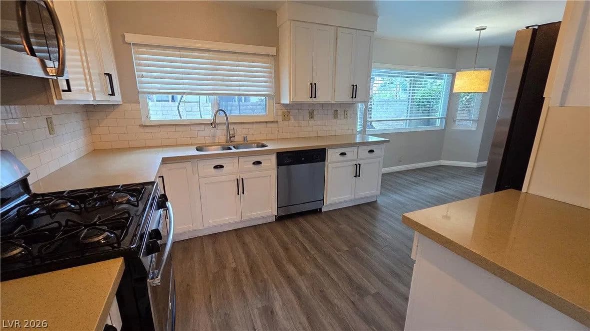 2366 Belvedere Drive photo 4