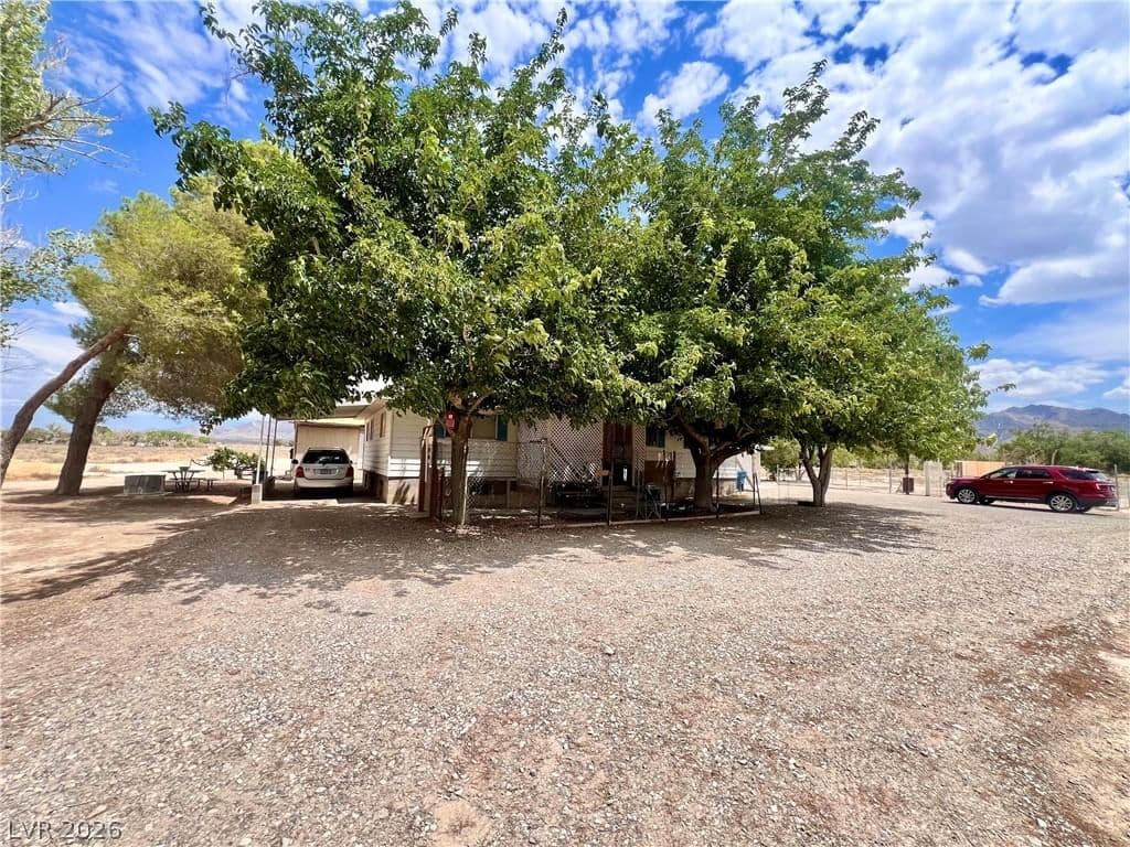 300 Quartz Avenue photo 2