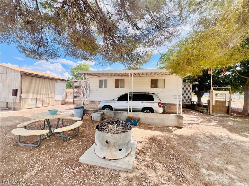300 Quartz Avenue photo 4