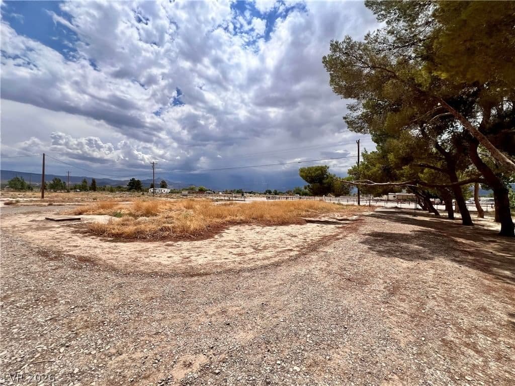 300 Quartz Avenue photo 5