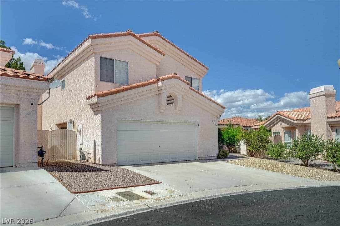 8208 Renfrew Drive photo 2