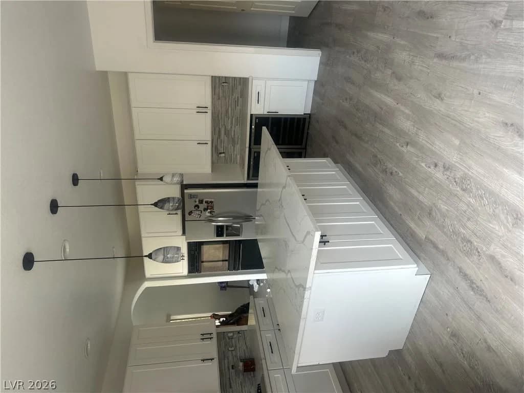 813 White Falcon Street photo 5