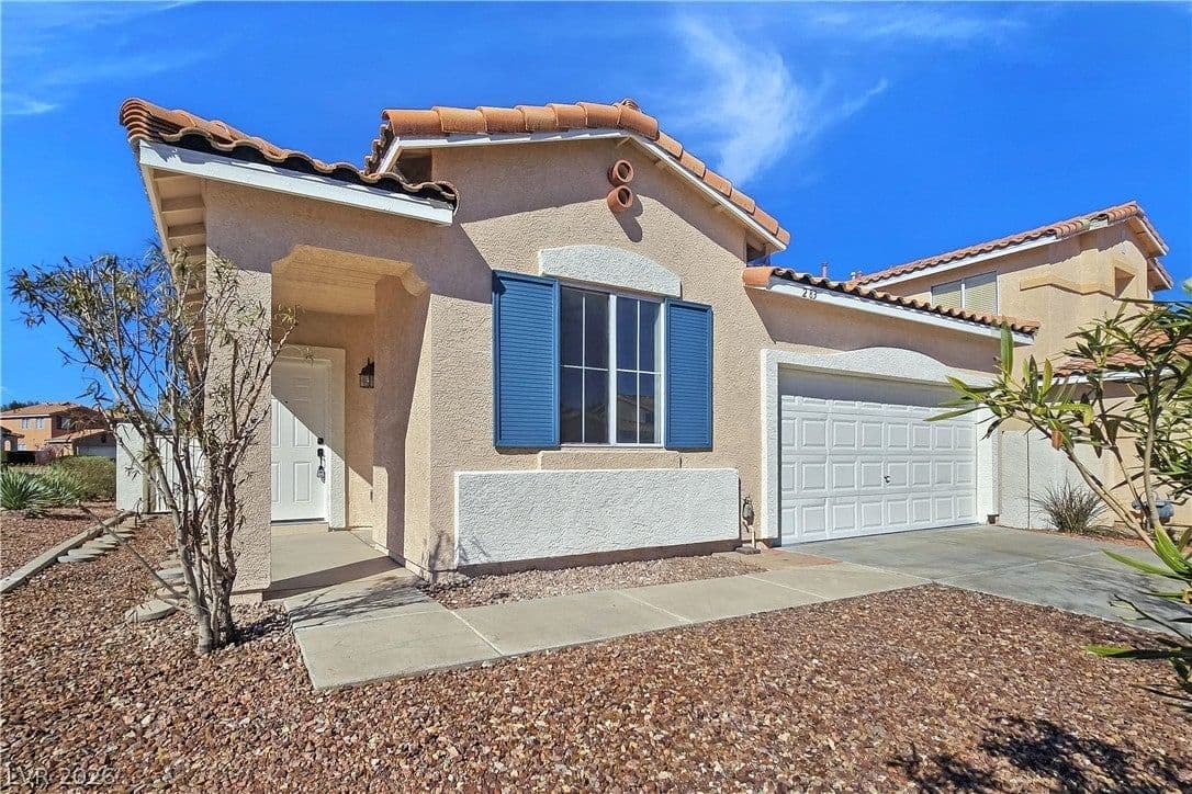 283 Fancrest Street photo 4