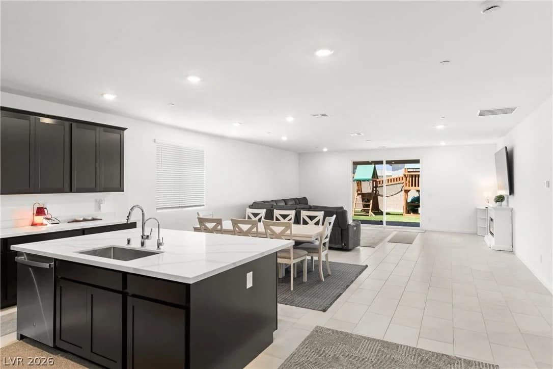 320 Isla Enclave Way photo 4