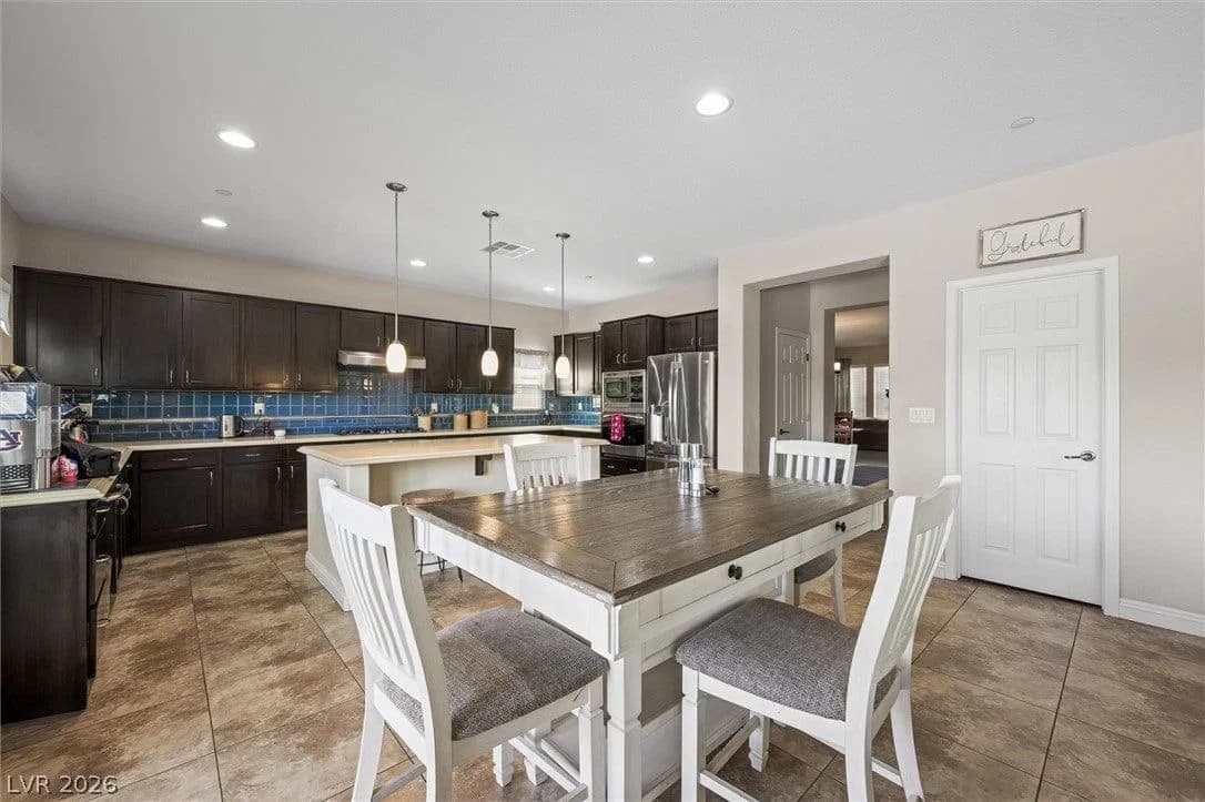 2984 Queen Lake Court photo 4