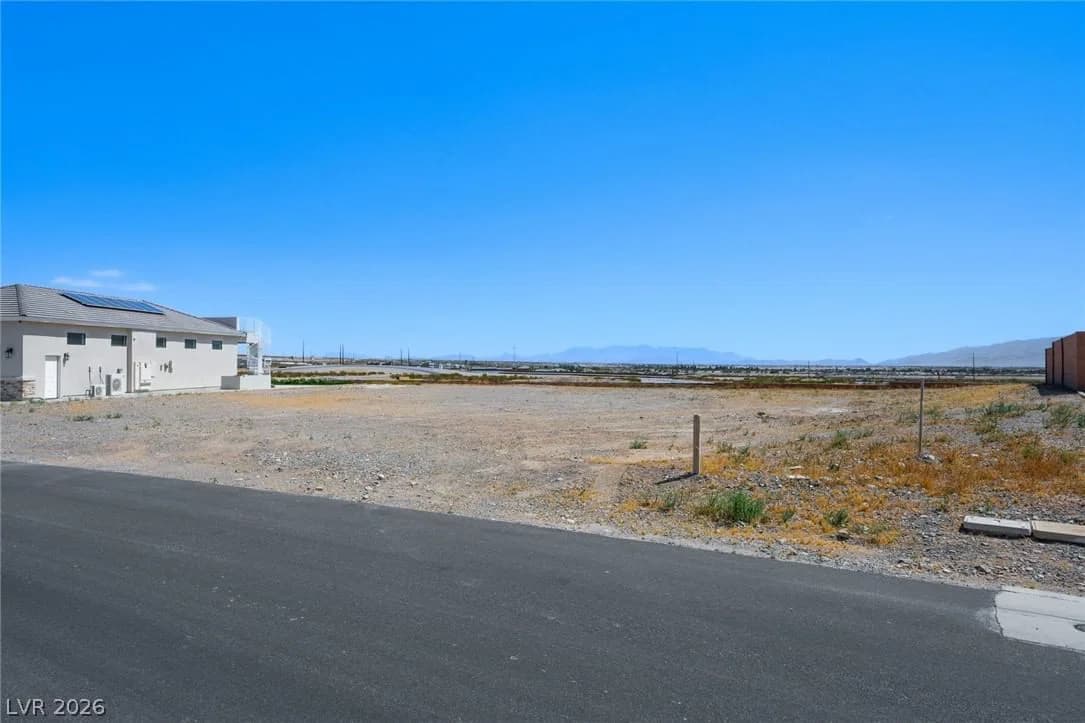 6079 Spring Mountain Boulevard photo 2