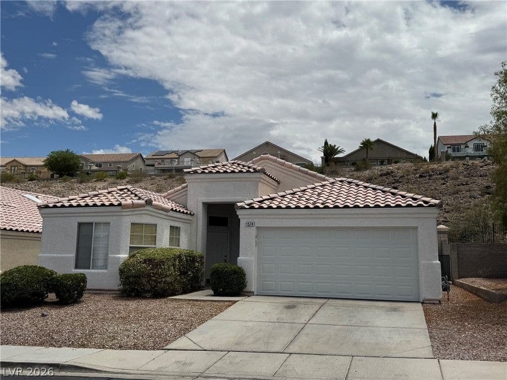 1574 Autum Hill photo 2